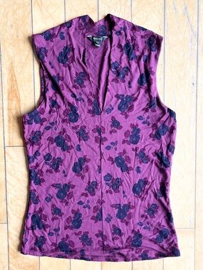 RW&CO. Purple Floral Sleeveless V-Neck Top Size Medium